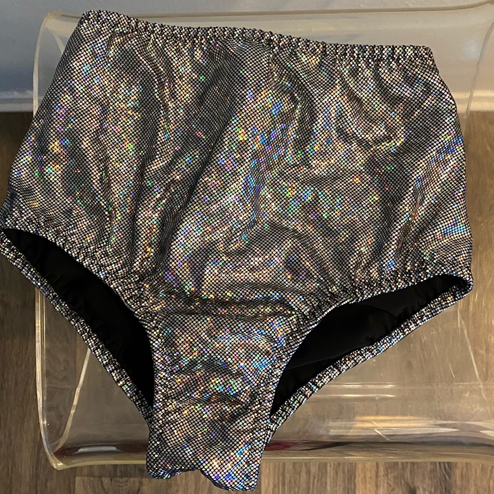 Rave shiny bottoms